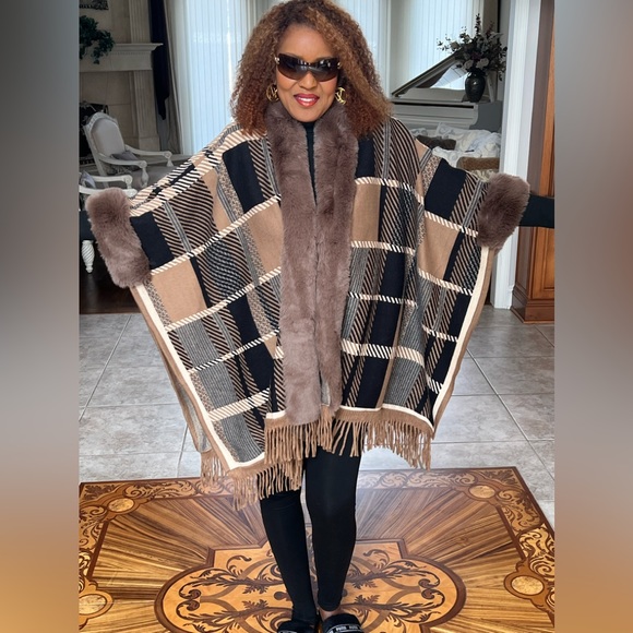 NWT Original, USA, gorgeous multicolor faux fur wrap. One size fits all. - Picture 5 of 17